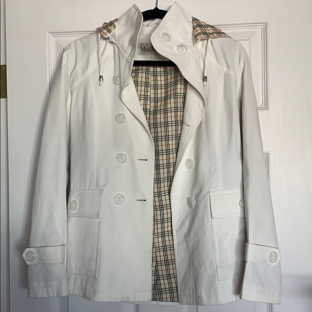 Fashionable wind breaker/light jacket